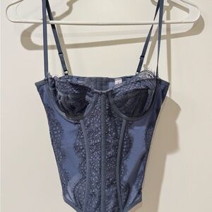 Elegant Lace Bustier in blue